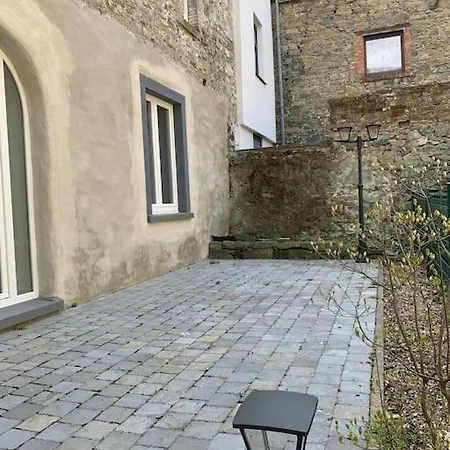 Au Centre D'une Historique. *